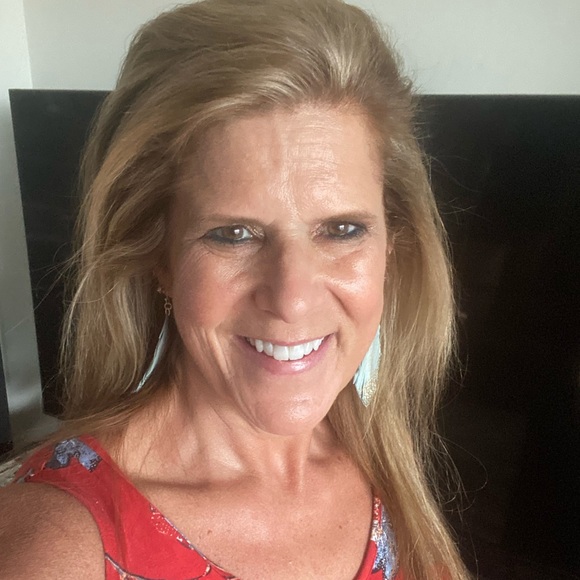 Meet your Posher! - Picture 3 of 3